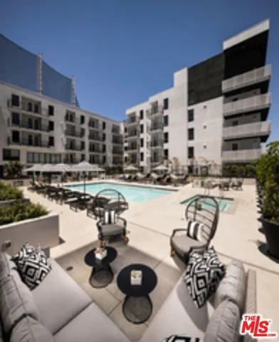 $3,455 | 687 South Hobart Boulevard, Unit 719, Los Angeles, CA 90005