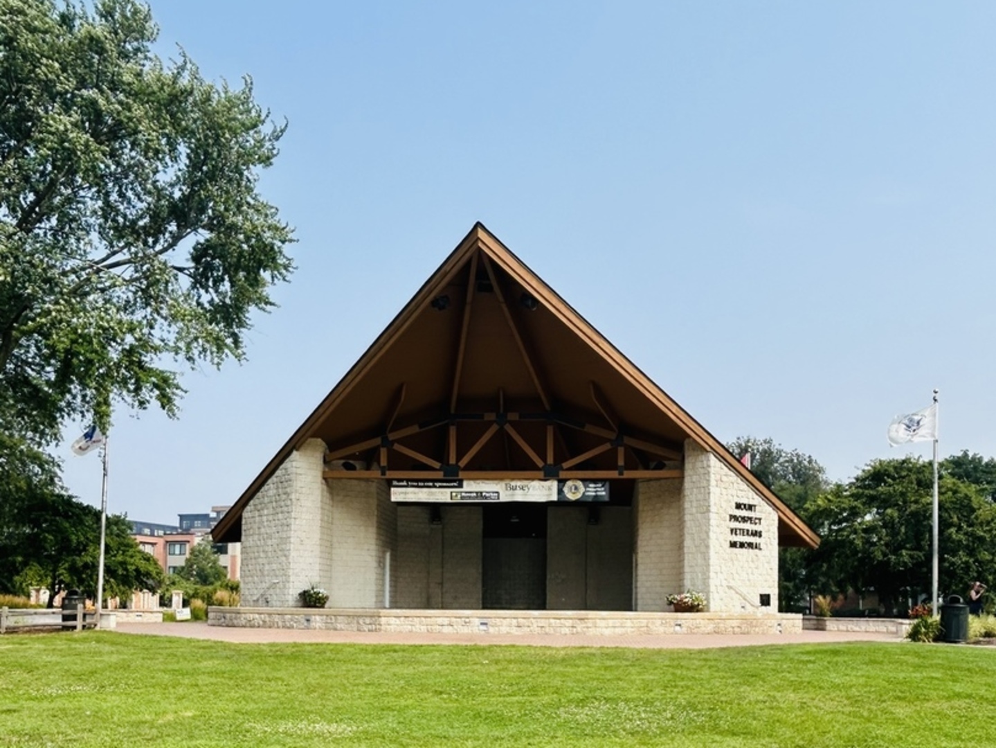 415 East Lincoln Street Mount Prospect, IL 60056 - Photo 7 of 10 a view of a back yard of the house