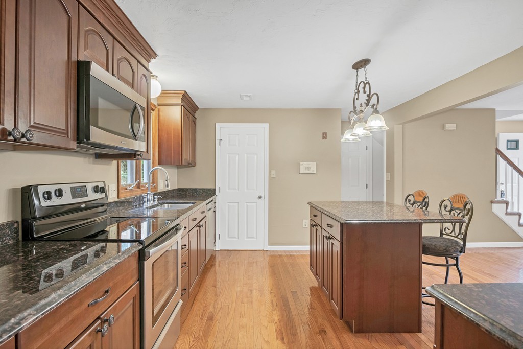 37 Pinecrest Road, Unit 37 Uxbridge, MA 01569 - Photo 7 of 27 Gallery Image 7