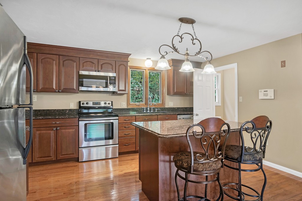 37 Pinecrest Road, Unit 37 Uxbridge, MA 01569 - Photo 8 of 27 Gallery Image 8