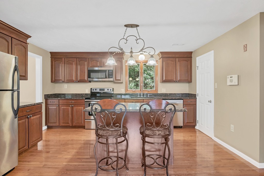 37 Pinecrest Road, Unit 37 Uxbridge, MA 01569 - Photo 9 of 27 Gallery Image 9