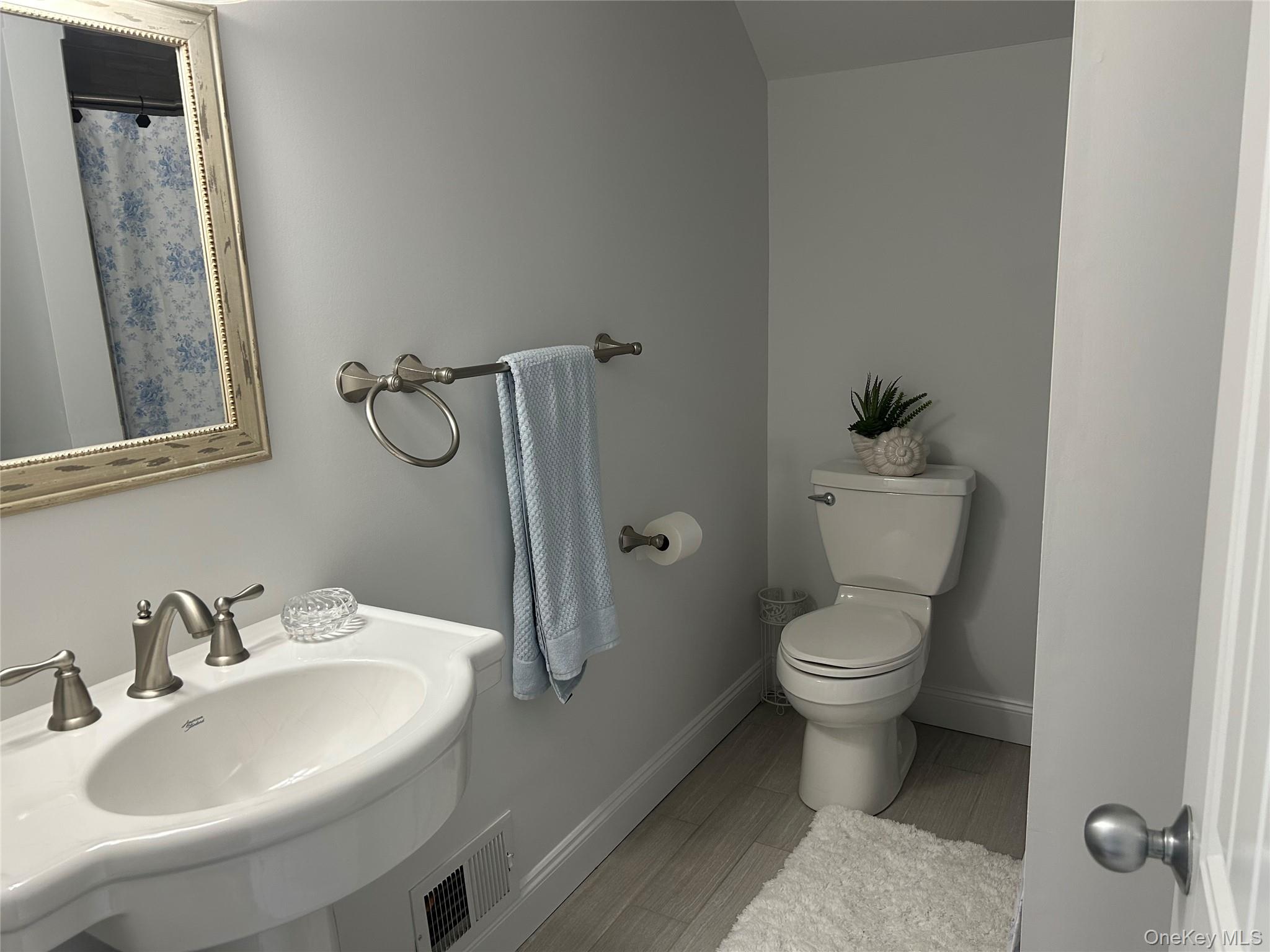 107 Pine Hill Road Chester, NY 10918 - Photo 22 of 33 2nd Floor Full Bathroom