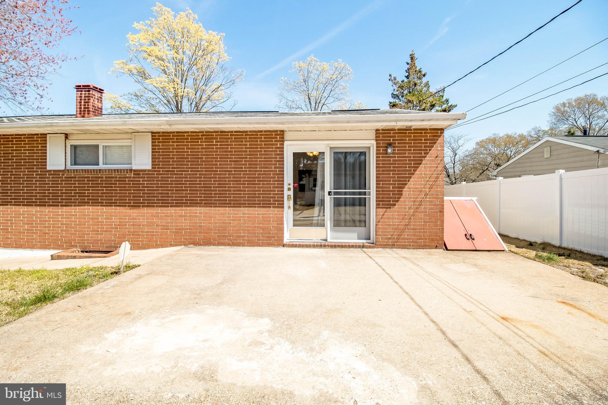 606 Eliot Road Pasadena, MD 21122 - Photo 5 of 34
