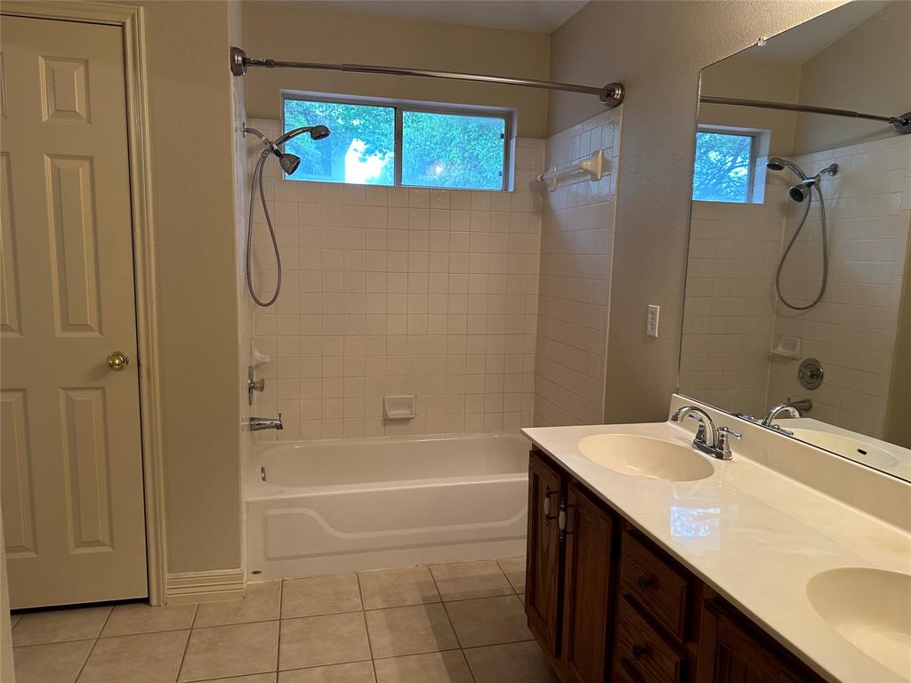 706 Luke Lane Leander, TX 78641 - Photo 8 of 19 Primary Bath - Bathtub resurfaced May 2026