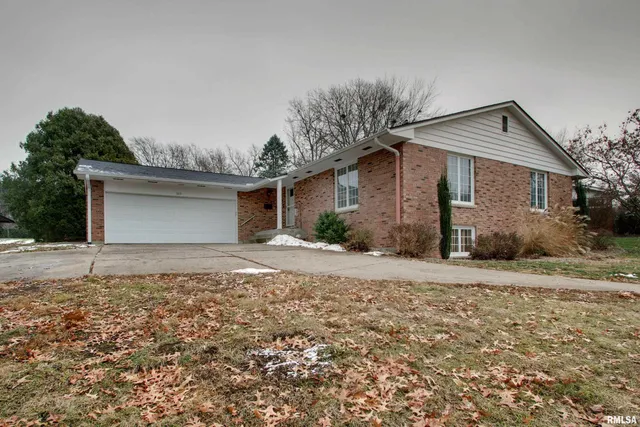 $329,000 | 309 Lincoln Hill Northwest, Quincy, IL 62301