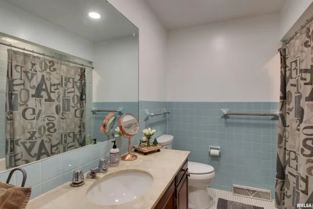 $329,000 | 309 Lincoln Hill Northwest, Quincy, IL 62301