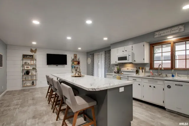 $329,000 | 309 Lincoln Hill Northwest, Quincy, IL 62301