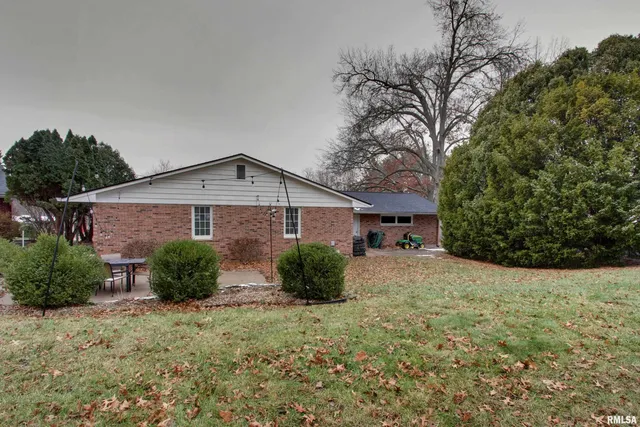 $329,000 | 309 Lincoln Hill Northwest, Quincy, IL 62301