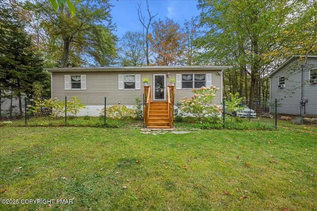 $275,000 | 1167 Trapper Lane, Pocono Summit, PA 18346