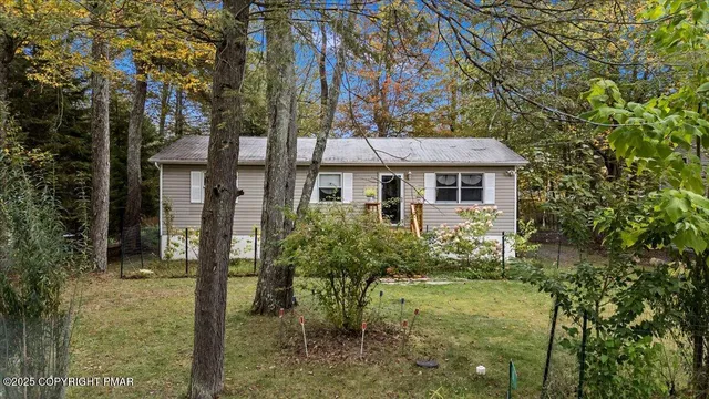 $275,000 | 1167 Trapper Lane, Pocono Summit, PA 18346