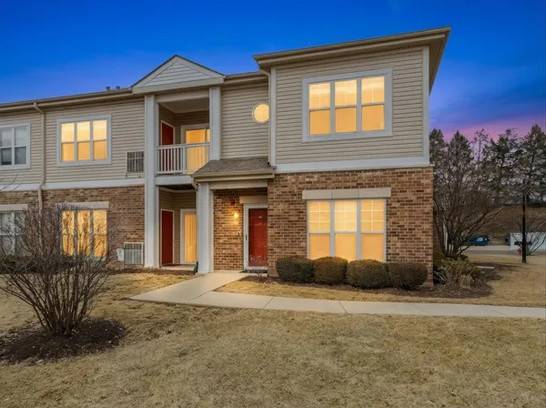 $315,000 | 530 Pineridge Drive North, Unit 530, Oswego, IL 60543