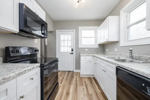 $2,800 | 4167 Eberly Avenue, Brookfield, IL 60513