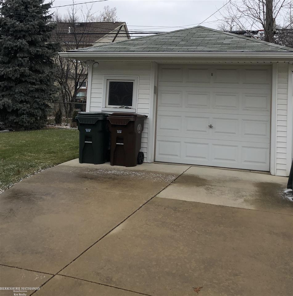 1798 Newcastle Road Grosse Pointe Woods, MI 48236 - Photo 33 of 33