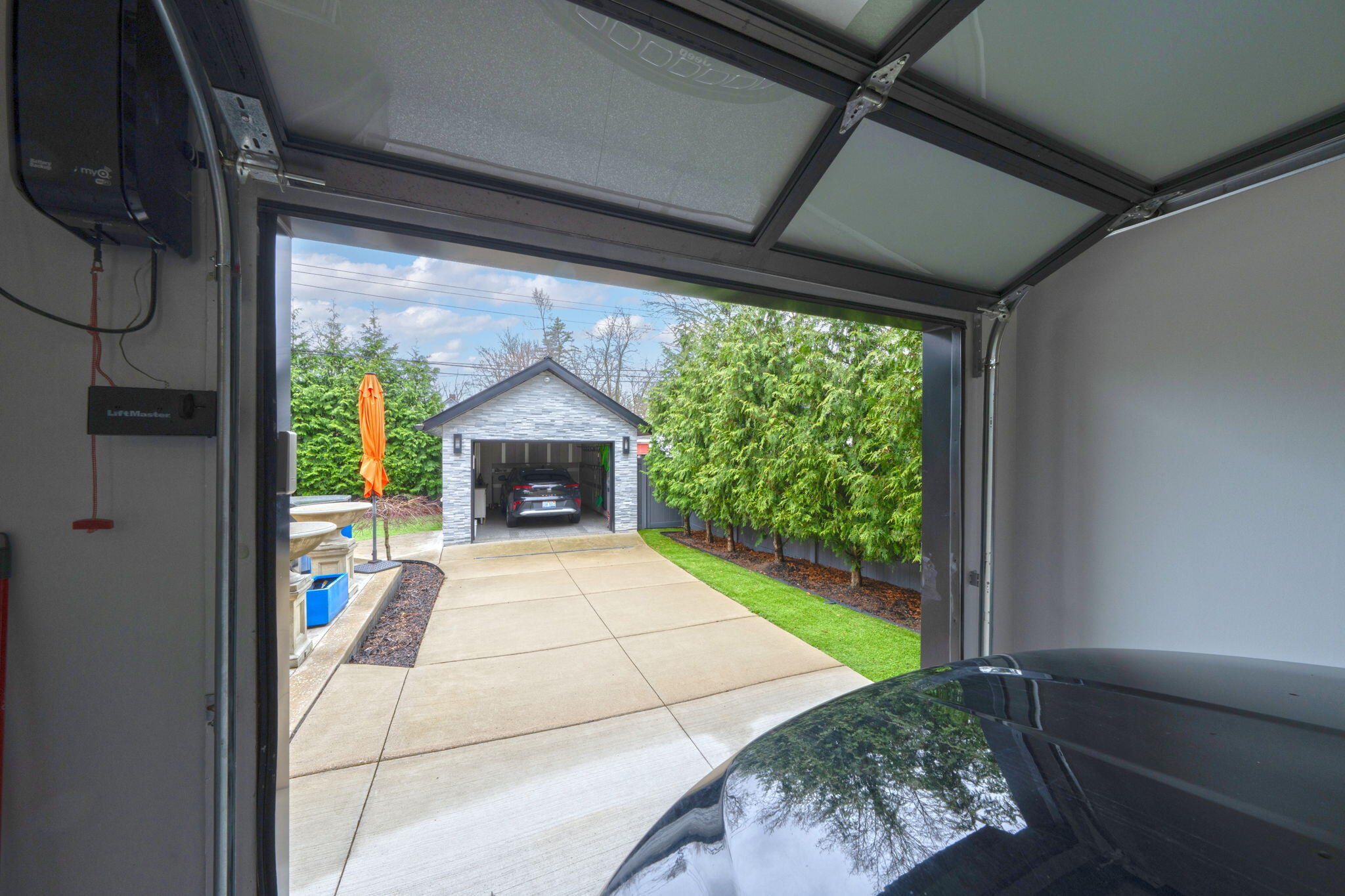 523 Renshaw Street Rochester, MI 48307 - Photo 23 of 28 27 second garage