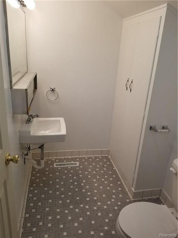 4230 Richfield Road Flint, MI 48506 - Photo 23 of 36