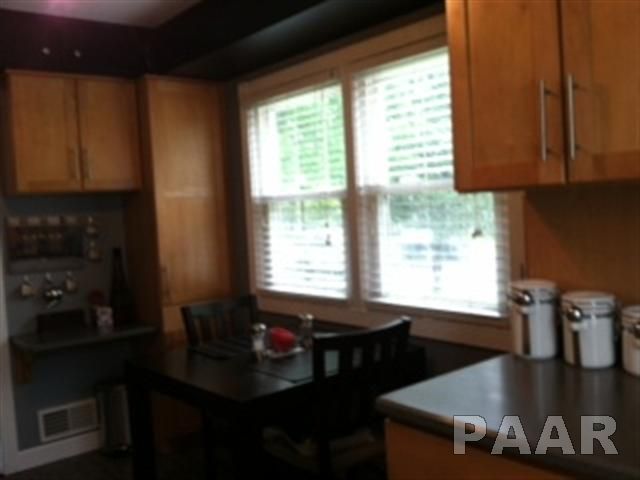 904 West Ridge Road Peoria, IL 61614 - Photo 3 of 12 Gallery Image 3
