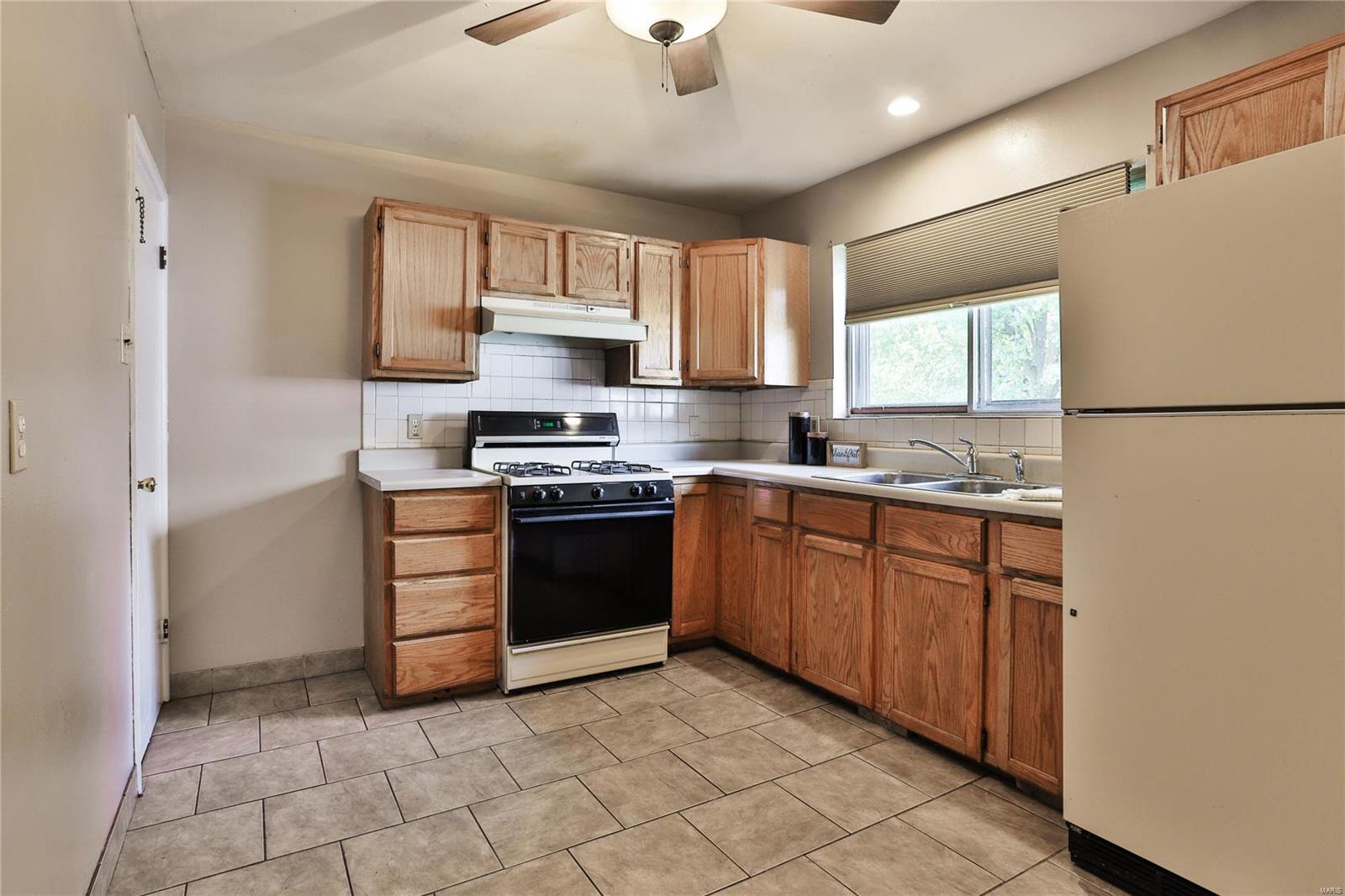 6625 Howdershell Road Hazelwood, MO 63042 - Photo 11 of 28 Gallery Image 11