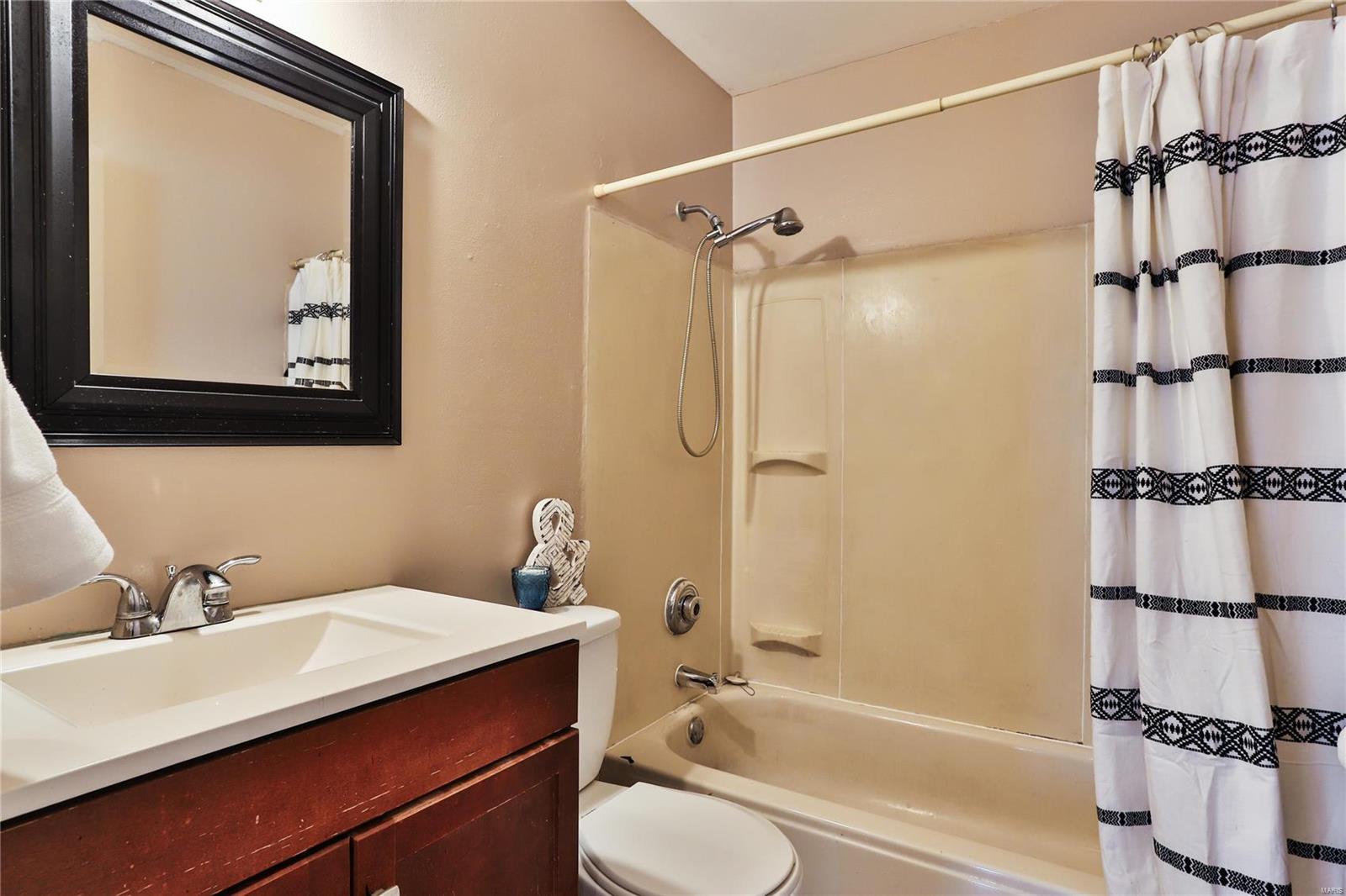 6625 Howdershell Road Hazelwood, MO 63042 - Photo 17 of 28 Gallery Image 17