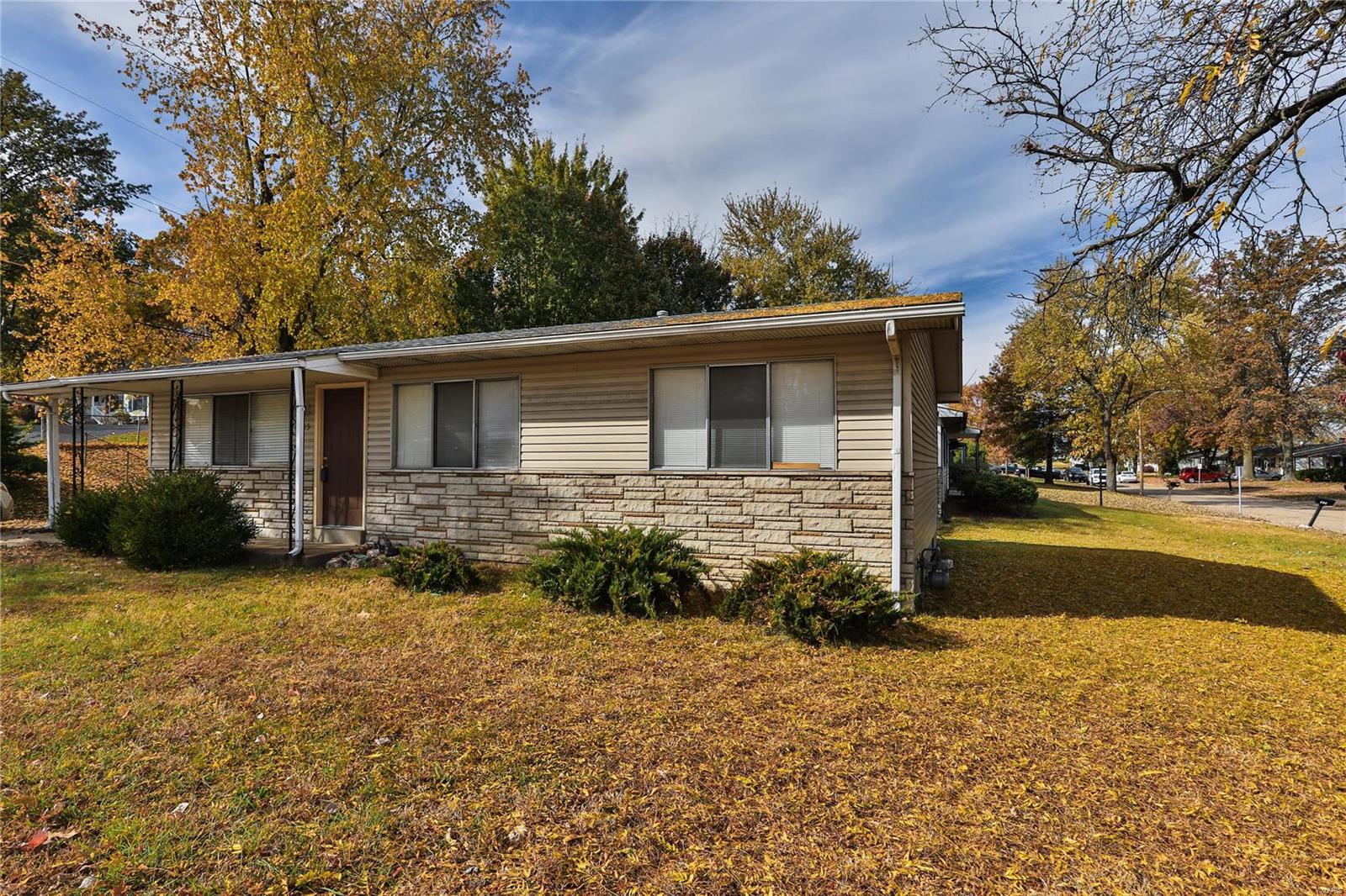 6625 Howdershell Road Hazelwood, MO 63042 - Photo 3 of 28 Gallery Image 3