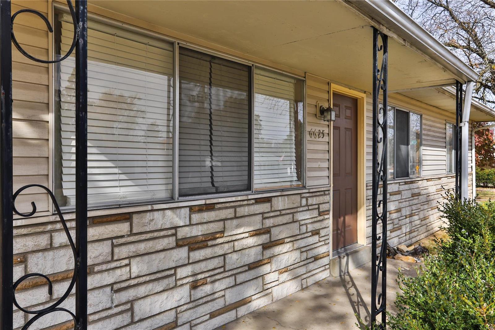 6625 Howdershell Road Hazelwood, MO 63042 - Photo 4 of 28 Gallery Image 4