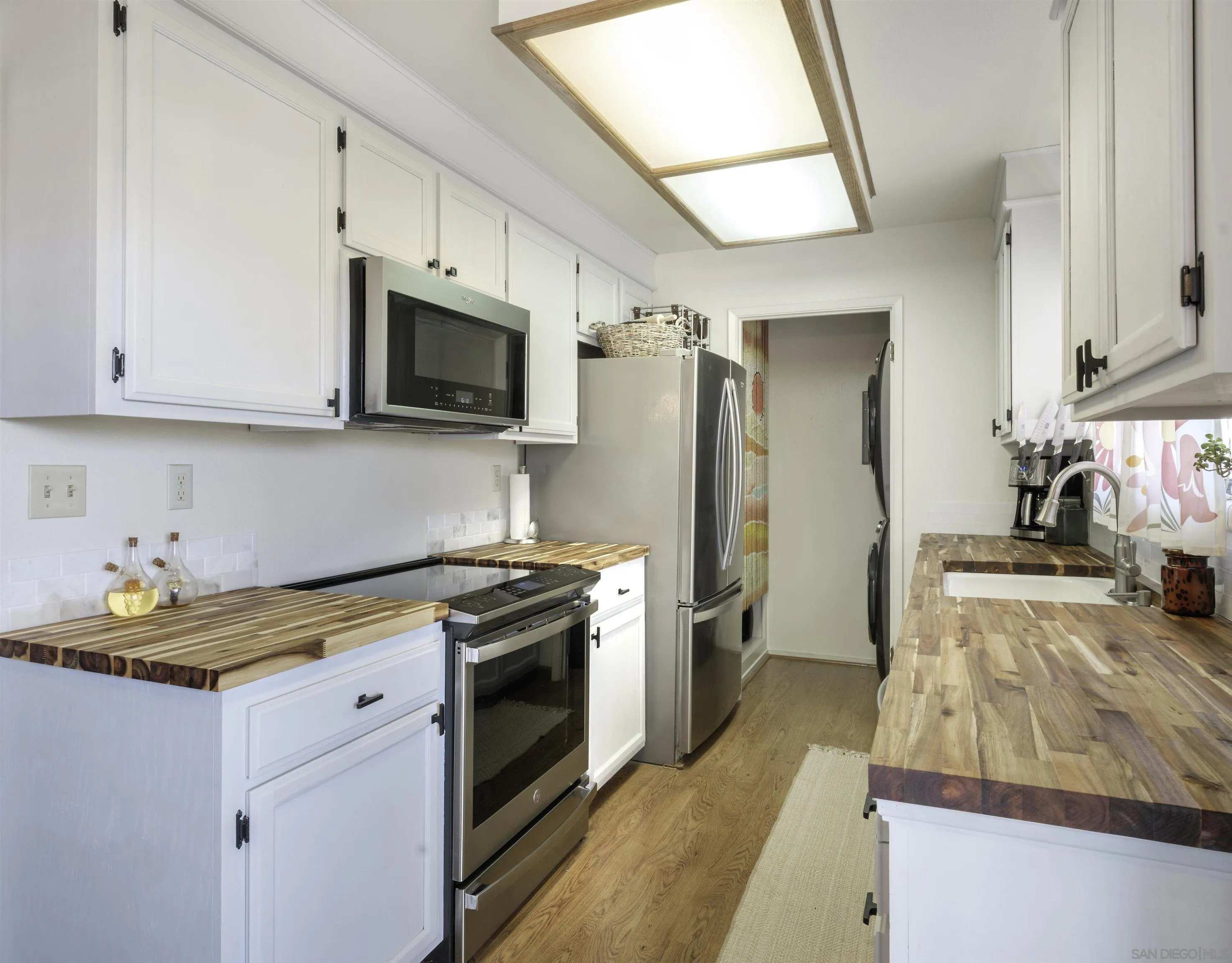 1057 Riker Street, Unit 4 Salinas, CA 93901 - Photo 5 of 15 Gallery Image 5