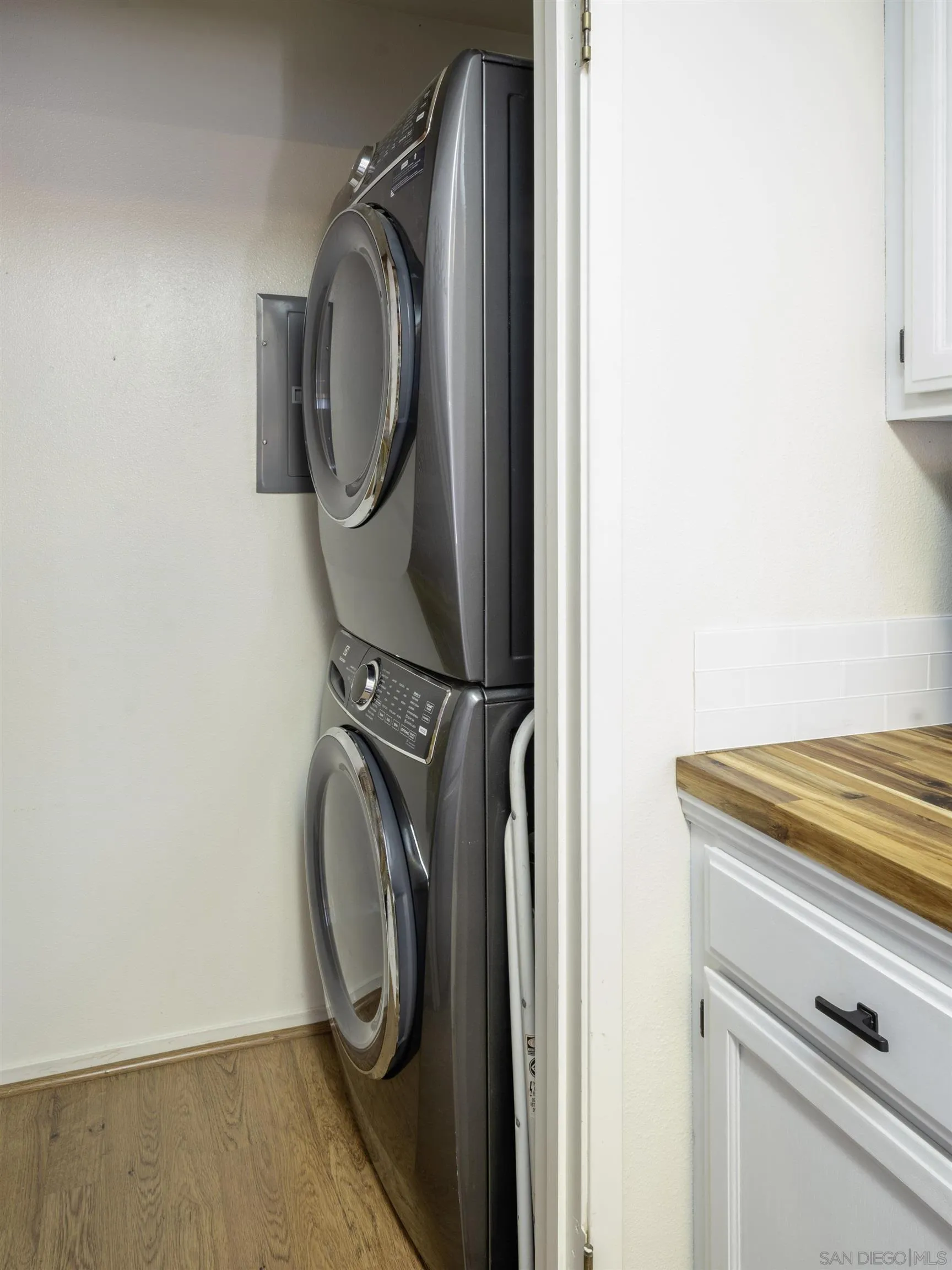 1057 Riker Street, Unit 4 Salinas, CA 93901 - Photo 7 of 15 Gallery Image 7