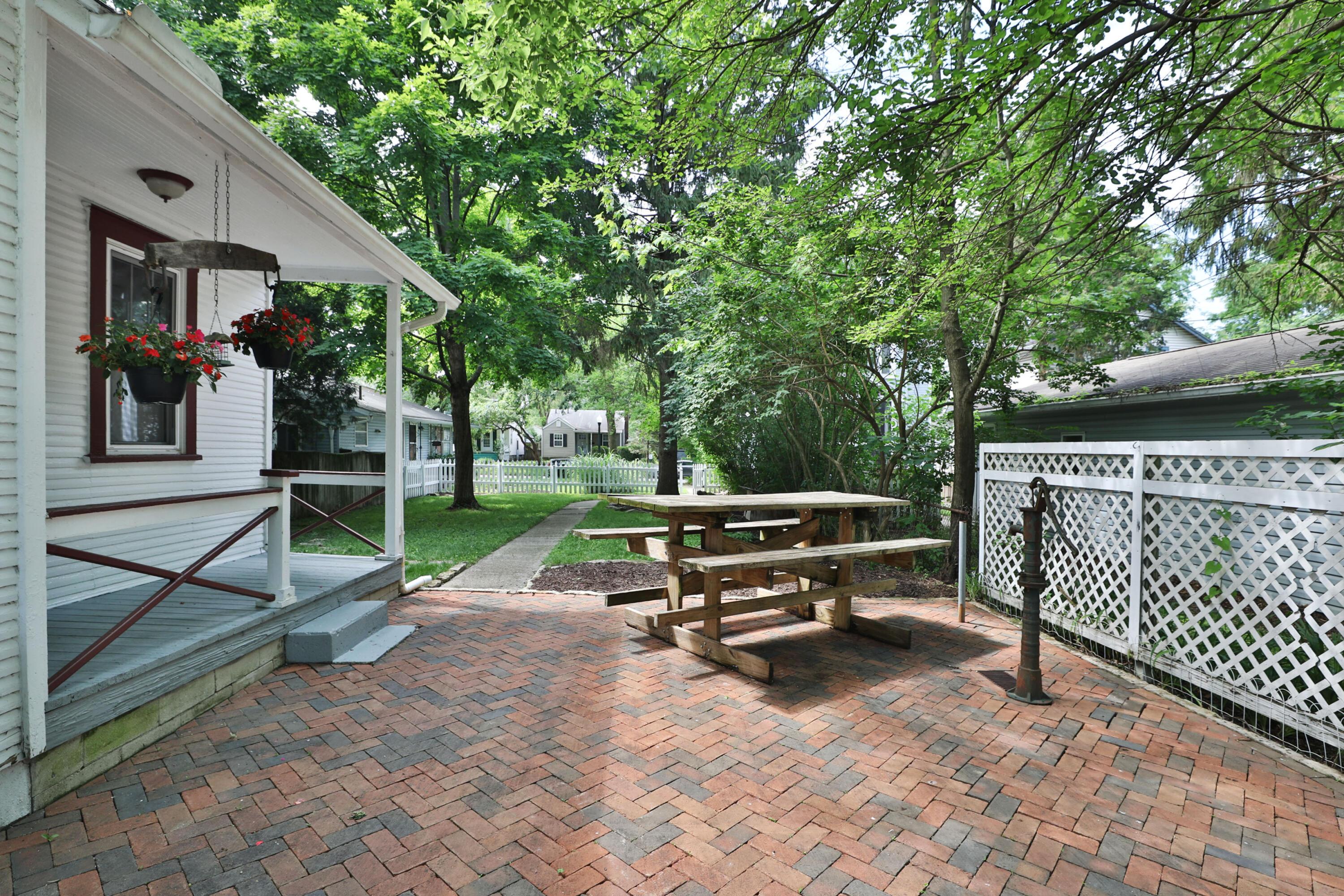 588 Midgard Road Columbus, OH 43202 - Photo 10 of 40 588-MidgardRd-39