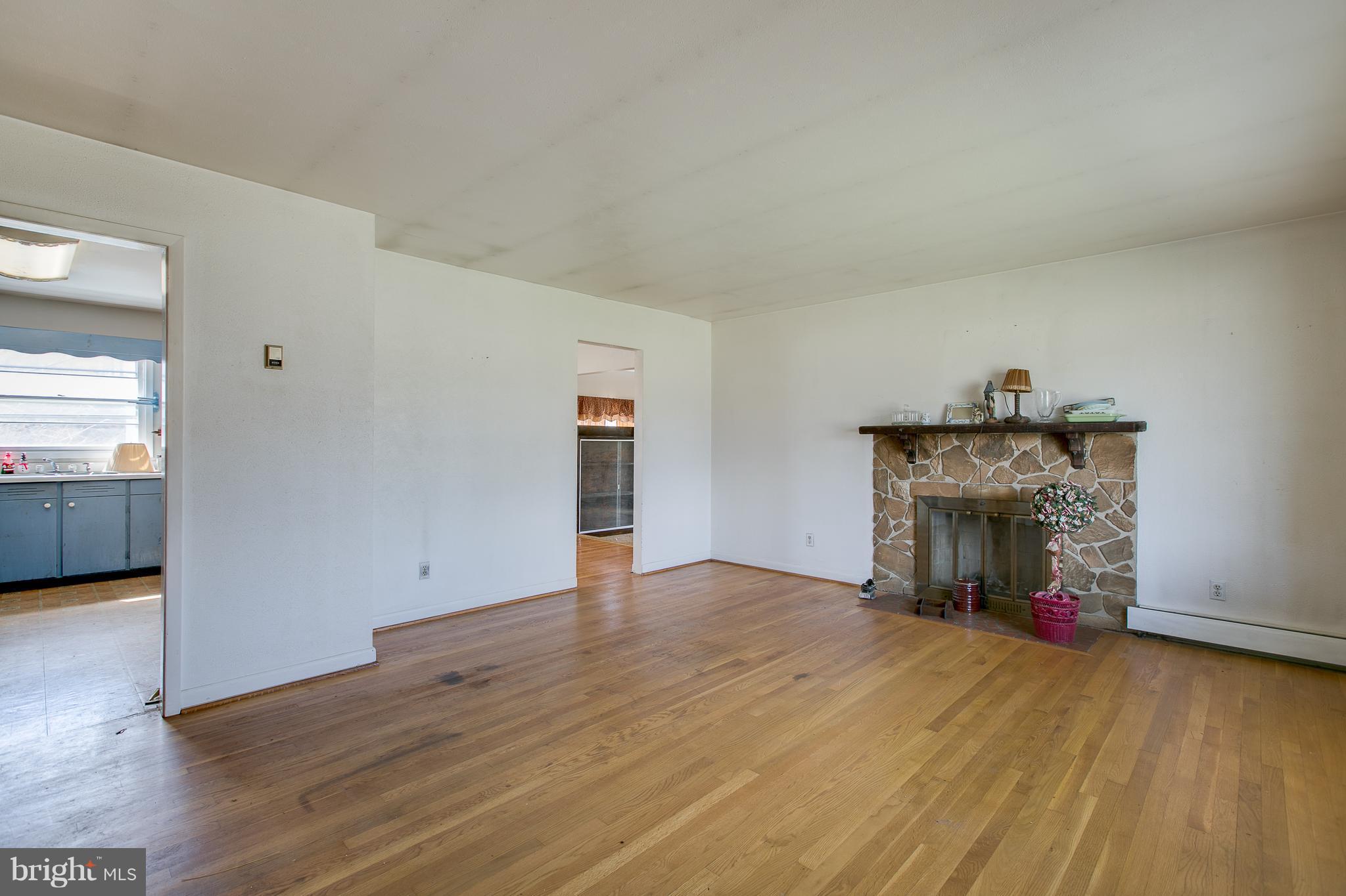 16851 Gaines Road Broad Run, VA 20137 - Photo 4 of 30 Interior (General)