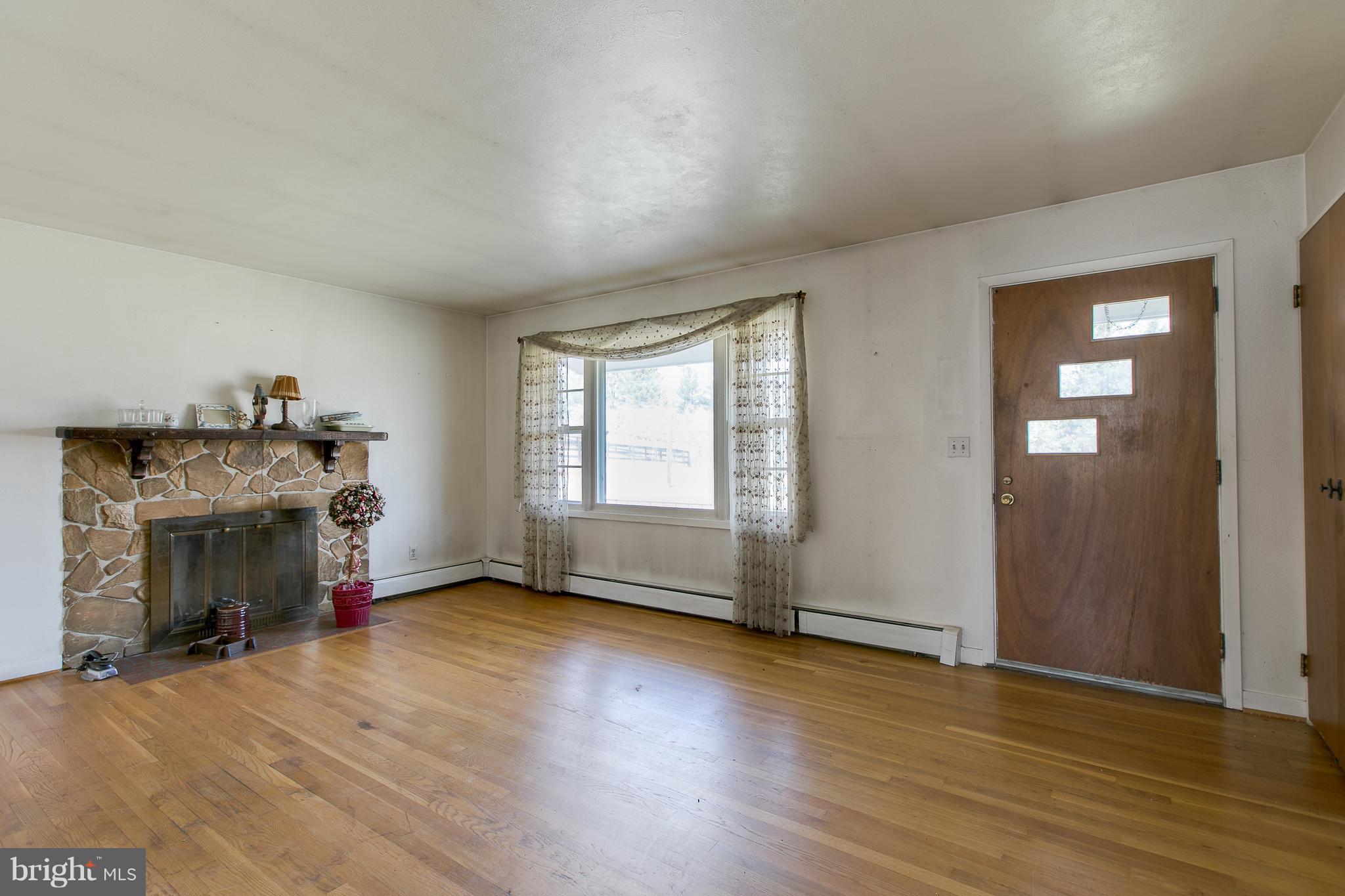 16851 Gaines Road Broad Run, VA 20137 - Photo 5 of 30 Interior (General)