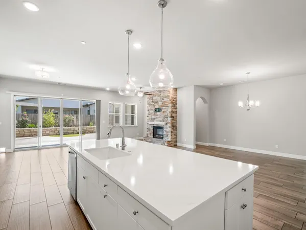 $699,000 | 1751 North Kaweah Avenue, Clovis, CA 93619