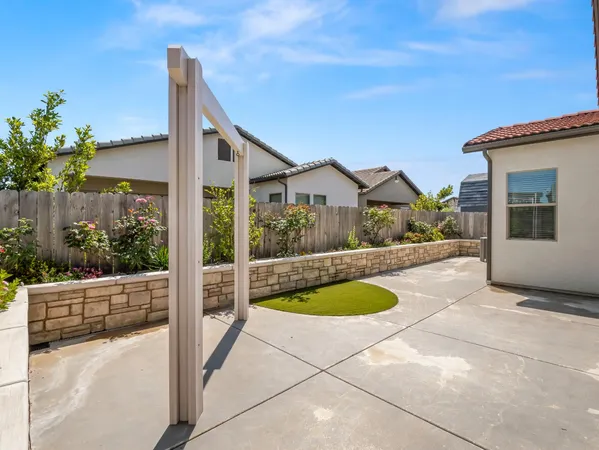 $699,000 | 1751 North Kaweah Avenue, Clovis, CA 93619