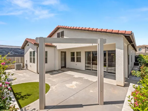 $699,000 | 1751 North Kaweah Avenue, Clovis, CA 93619