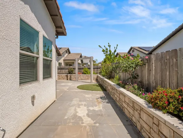 $699,000 | 1751 North Kaweah Avenue, Clovis, CA 93619