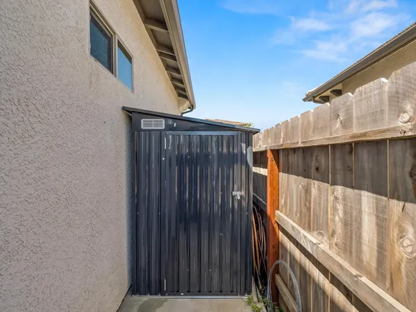 $699,000 | 1751 North Kaweah Avenue, Clovis, CA 93619