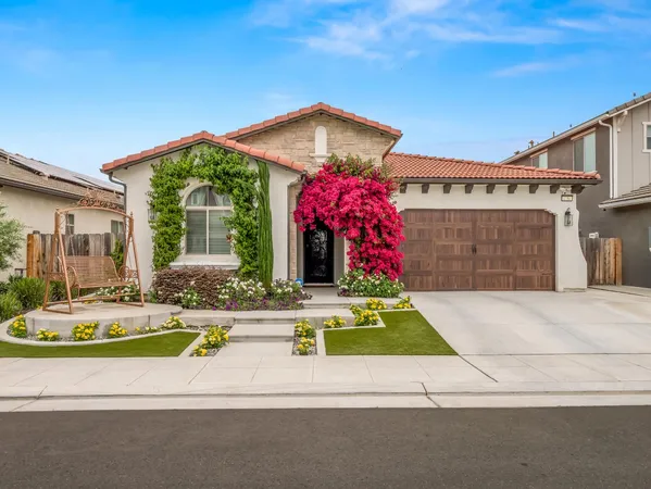 $699,000 | 1751 North Kaweah Avenue, Clovis, CA 93619