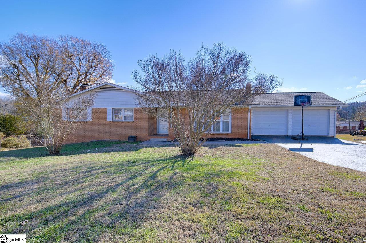 162 Dover Road Spartanburg, SC 29301 - Photo 1 of 33 Gallery Image 1
