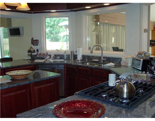 137 Hines Farm Road Cranston, RI 02921 - Photo 7 of 12 Kitchen.