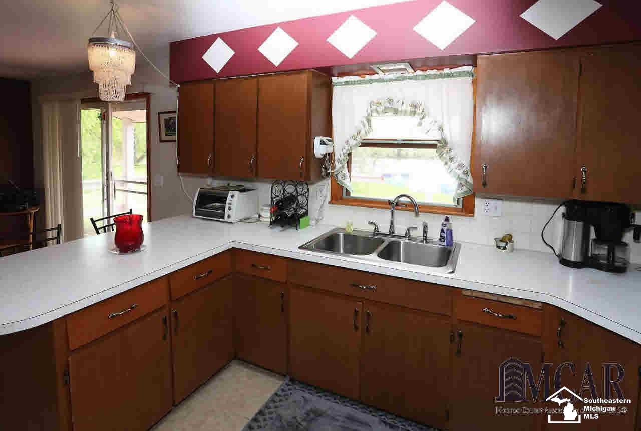 8775 North Custer Road Monroe, MI 48162 - Photo 11 of 28 21290448-10.JPG