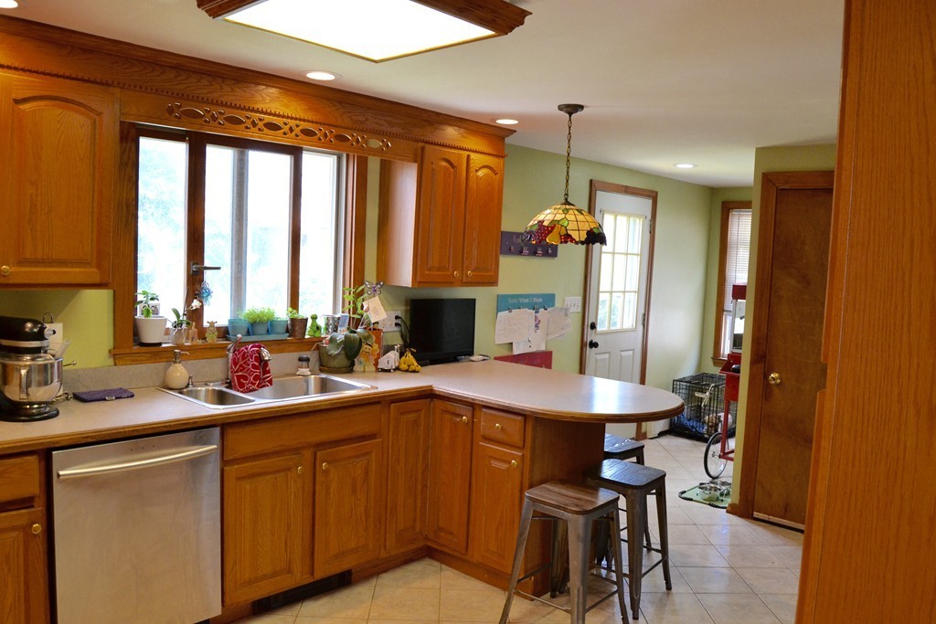 60 Curtis Road Revere, MA 02151 - Photo 5 of 25 Gallery Image 5