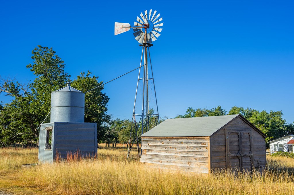 28 Ruger Road Fredericksburg, TX 78624 - Photo 21 of 43 a house view with a garden space