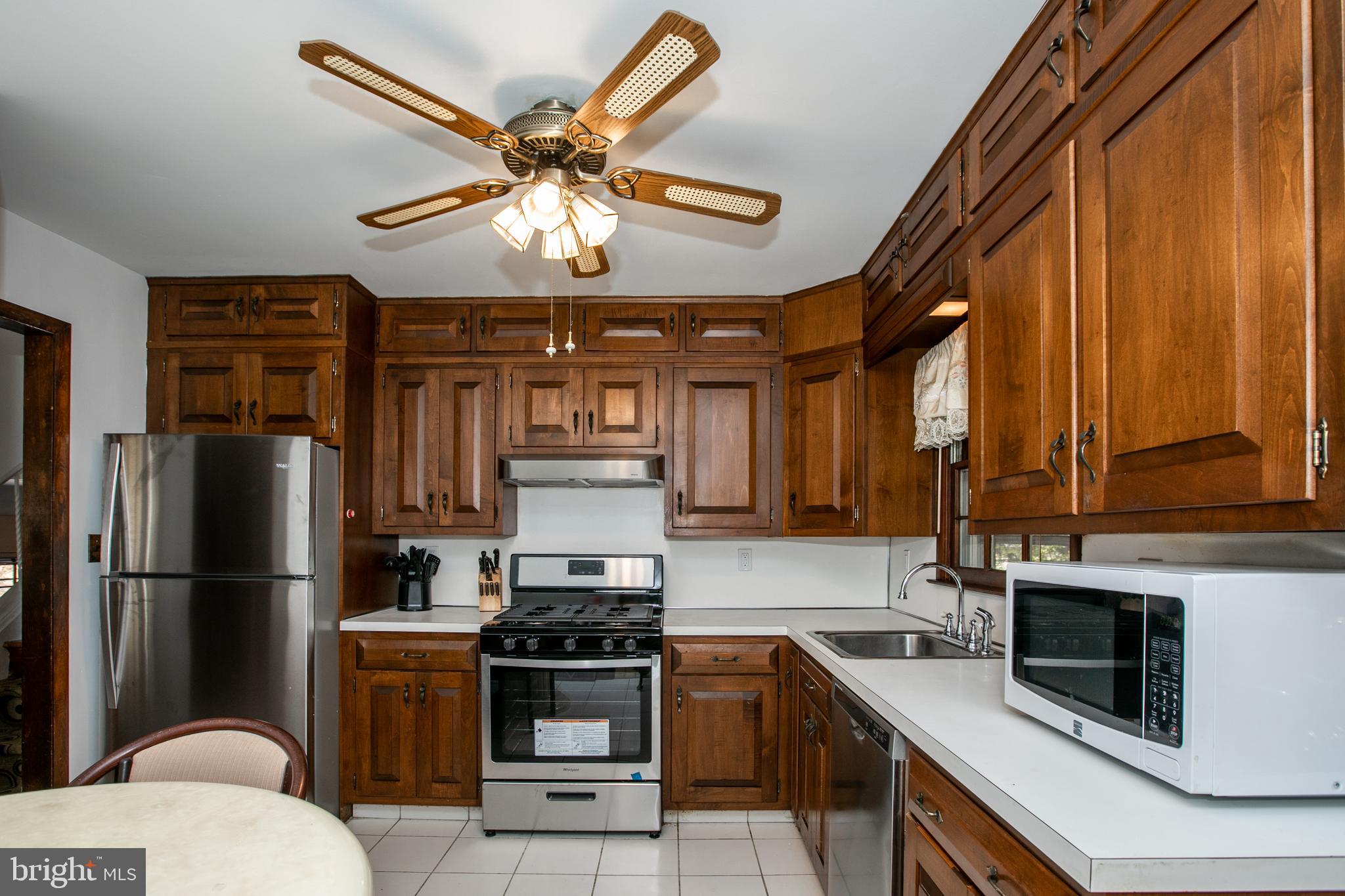1242 Lower Ferry Road Ewing, NJ 08618 - Photo 11 of 37