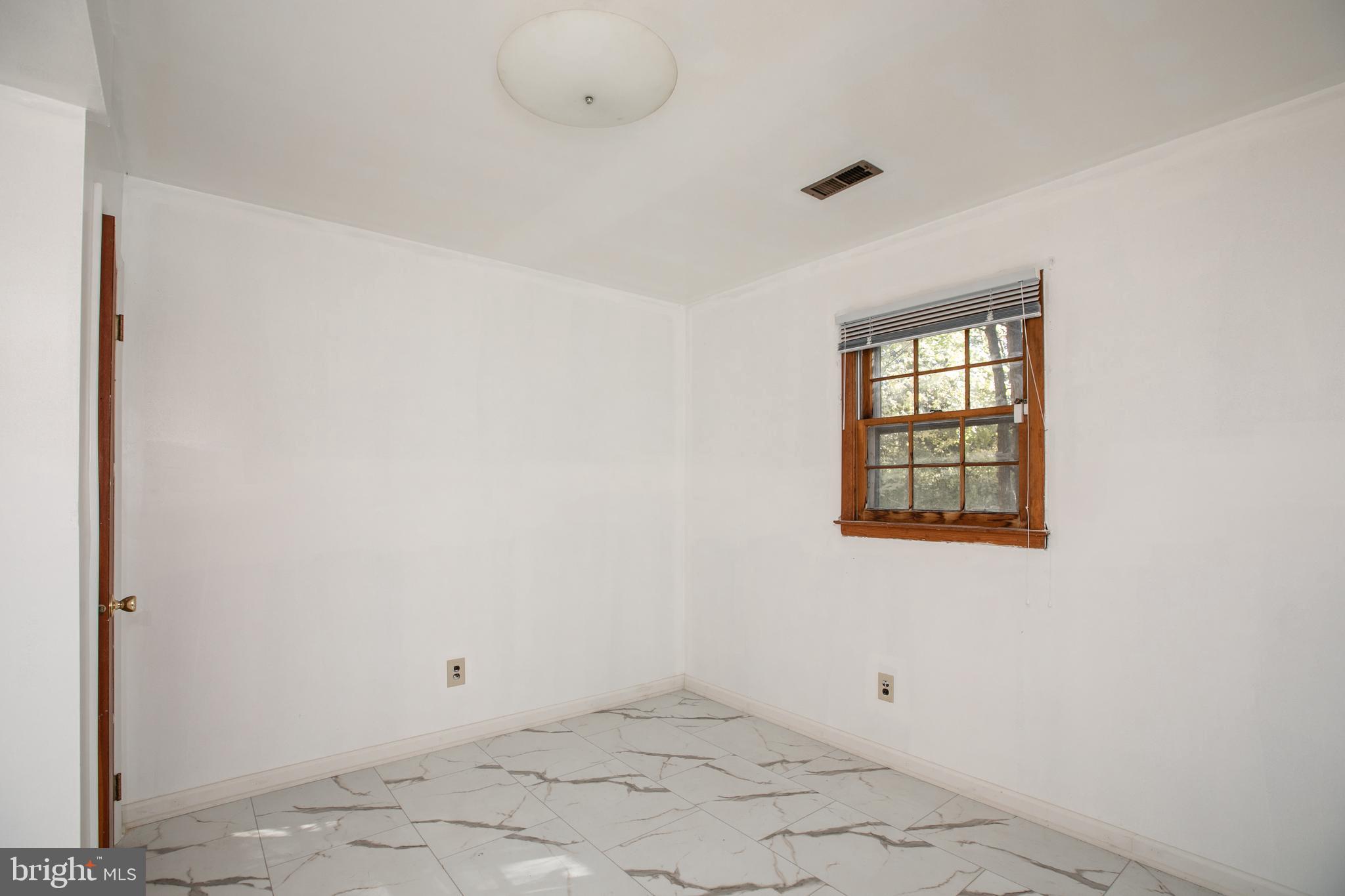 1242 Lower Ferry Road Ewing, NJ 08618 - Photo 18 of 37