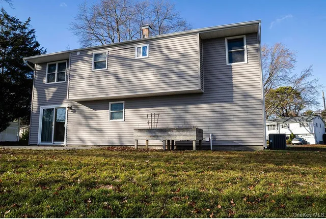 a view of house with backyard