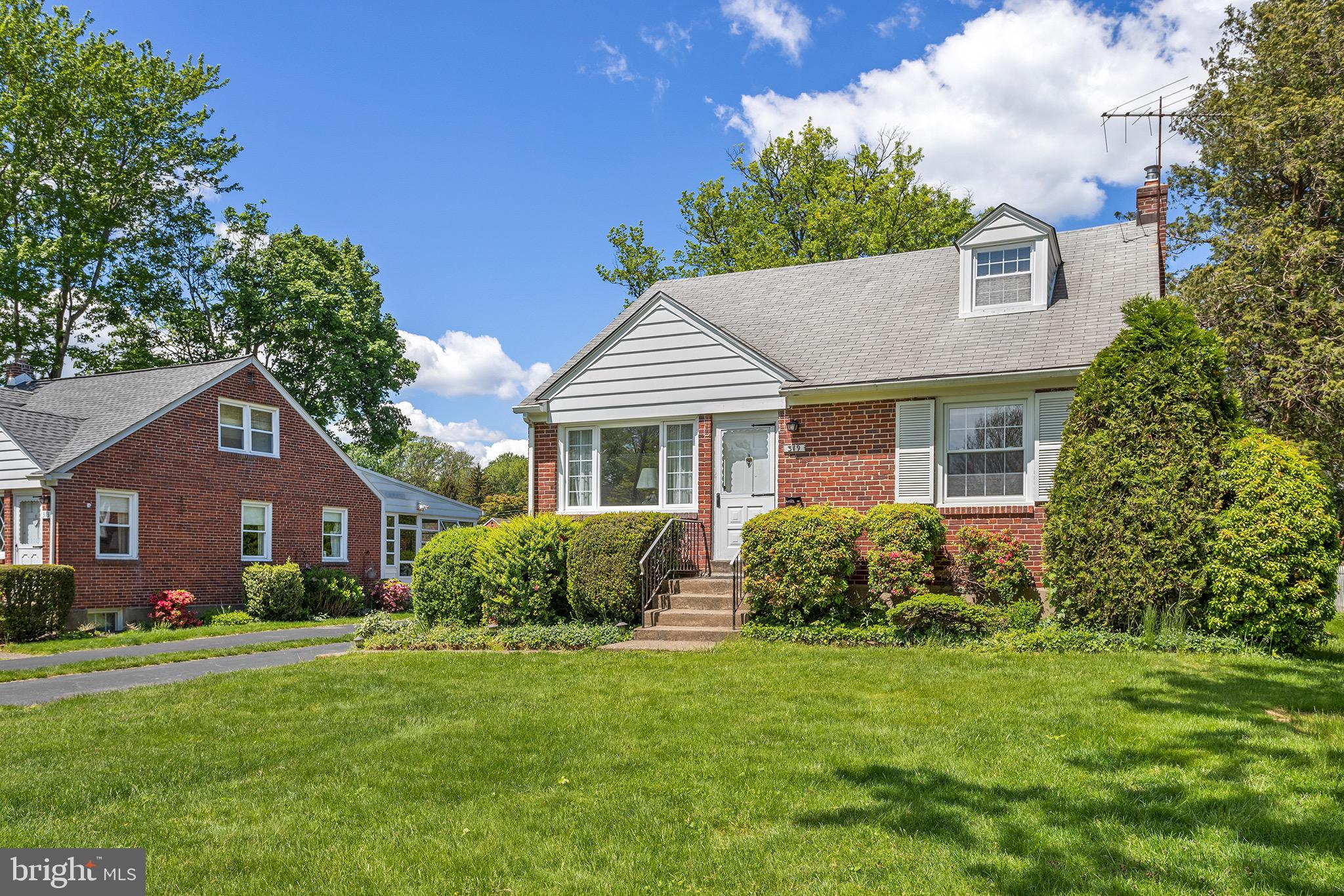 319 Pinecrest Road Springfield, PA 19064 - Photo 2 of 27