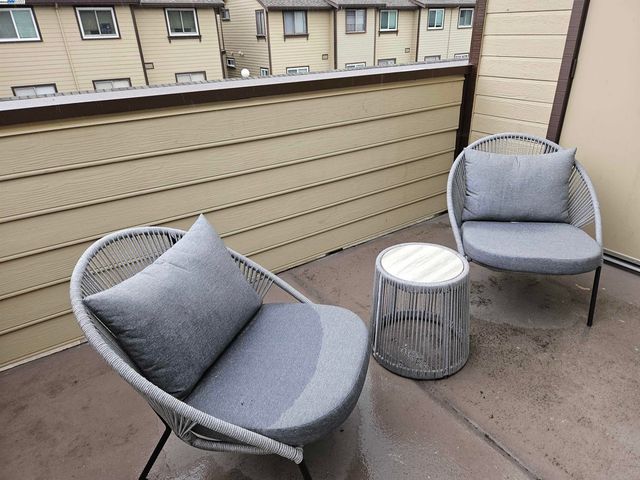 a view of entryway with furniture