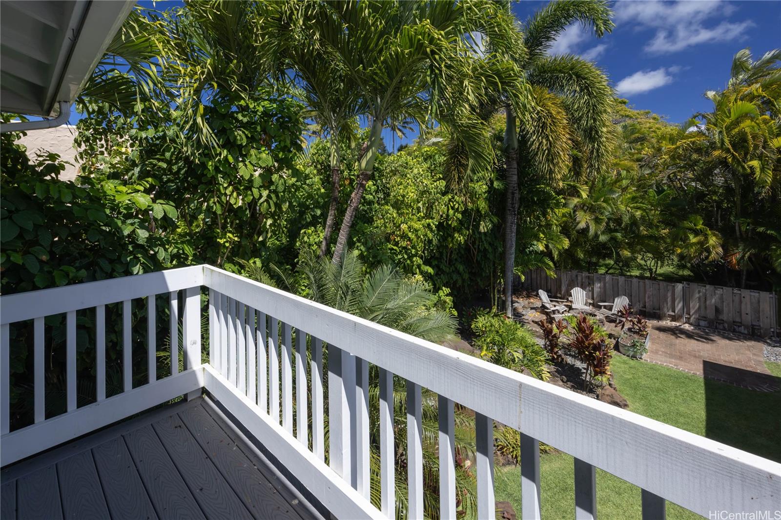 409 Wanaao Road Kailua, HI 96734 - Photo 22 of 25 a view of a balcony with wooden fence