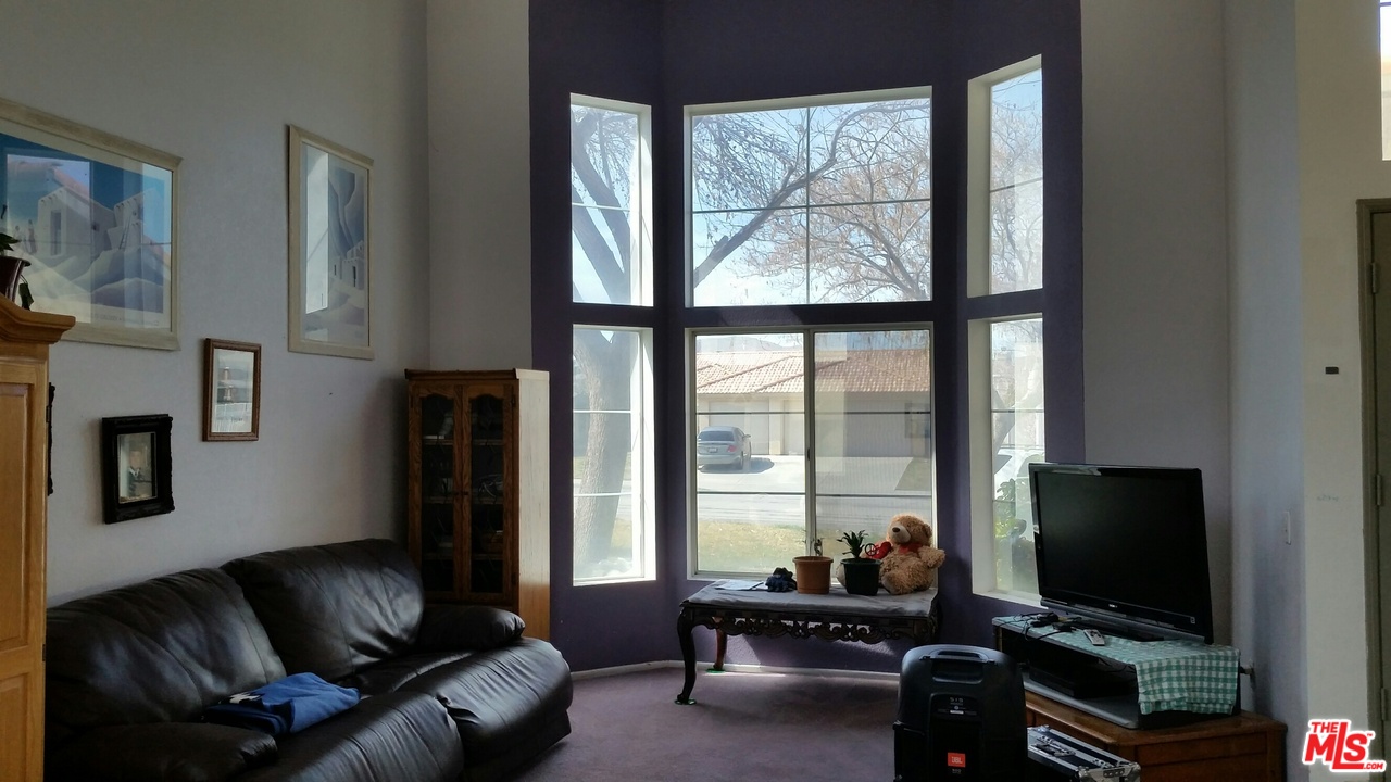 36410 Ramona Road Palmdale, CA 93550 - Photo 3 of 8 Gallery Image 3