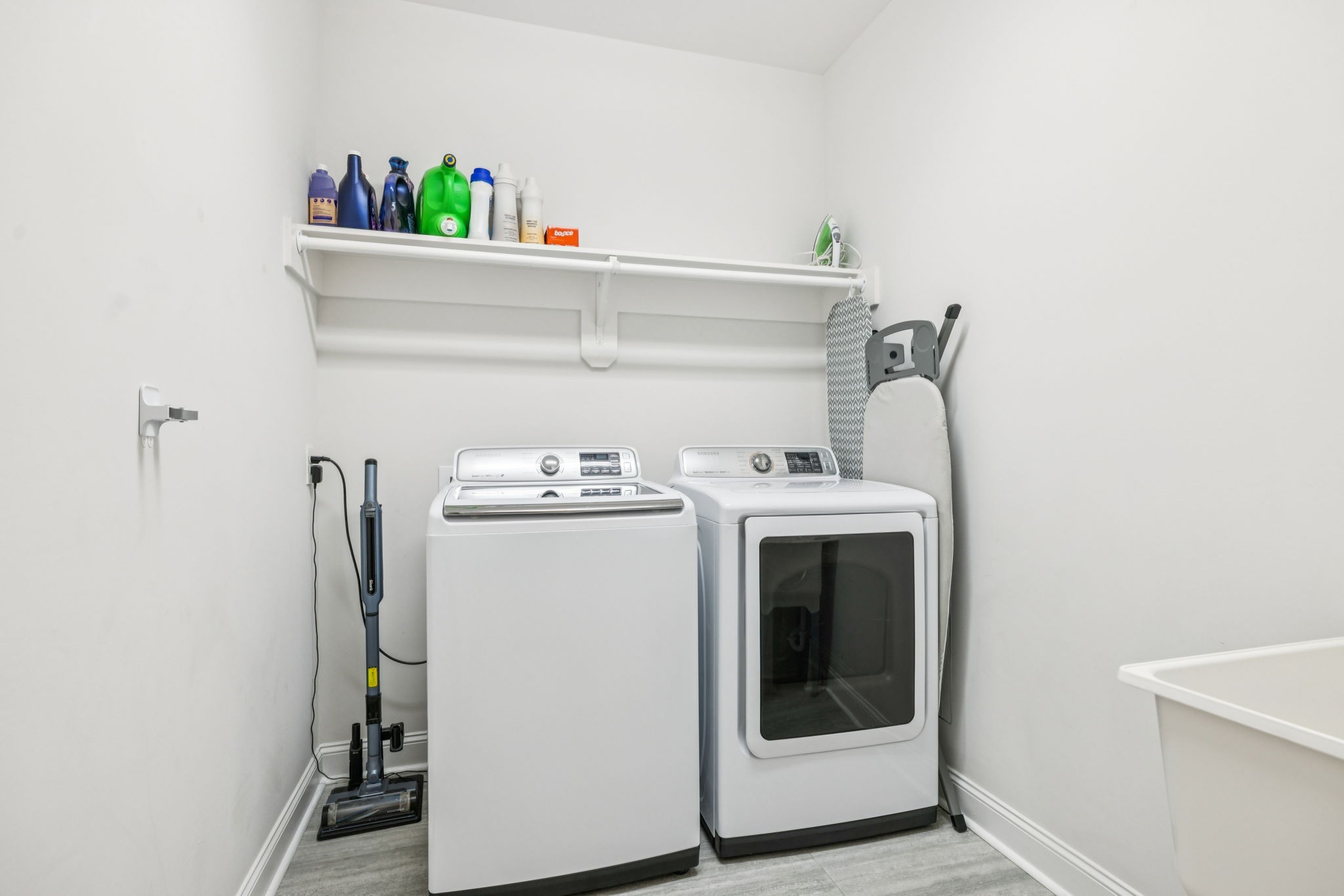 1361 Neil Road Chapel Hill, TN 37034 - Photo 16 of 24 a utility room with dryer and washer