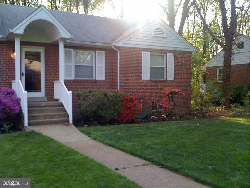 3032 Holmes Run Road Falls Church, VA 22042 - Photo 2 of 29 Exterior (Front)