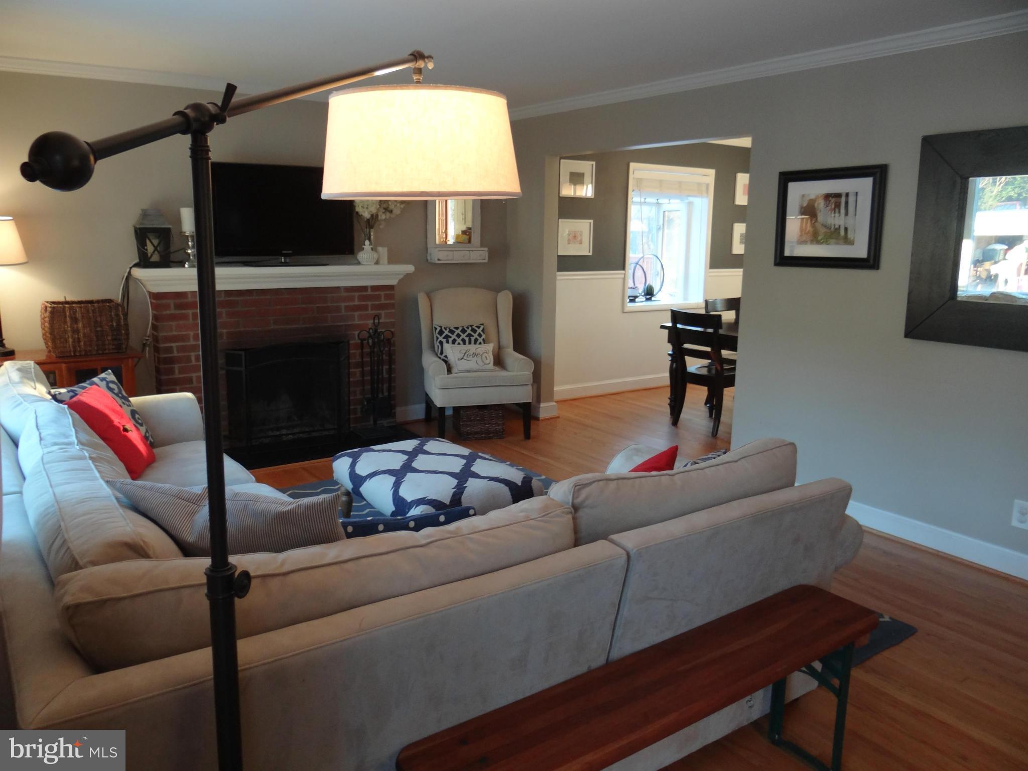 3032 Holmes Run Road Falls Church, VA 22042 - Photo 6 of 29 Living Room